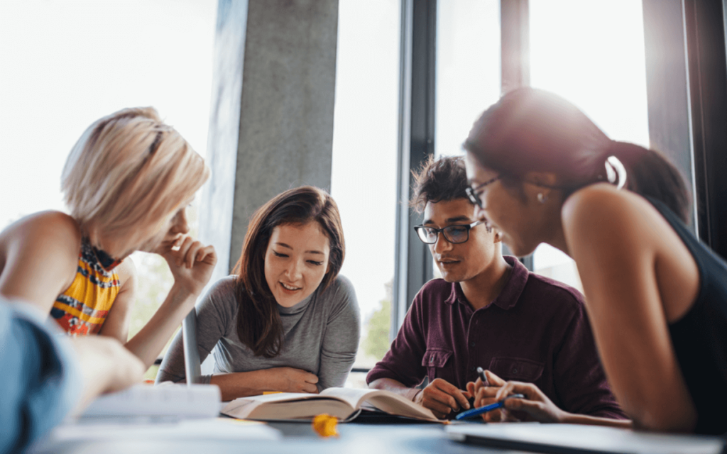 留学は多くの学生にとって一生の夢ですが、その準備は簡単ではありません。留学情報館では、この重要なステップをサポートするための無料面談サービスを提供しています。ここでは、その詳細と留学情報館が提供する圧倒的なサポート内容についてご紹介します。📚🌟